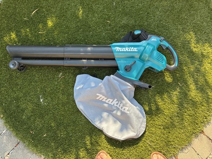 Makita Blower Vacuum 18v