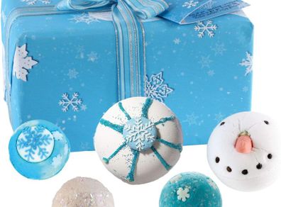 Bomb Cosmetics Let it Snow Handmade Wrapped Bath and Body Gift Pack, Contains 5-Pieces [Contents May Vary], 410g