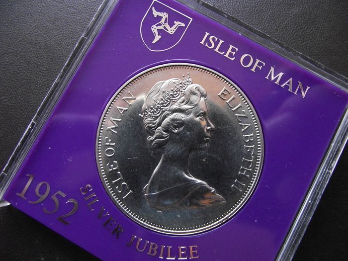 1977 Isle of Man Crown 'Silver Jubilee of Elizabeth II'