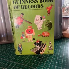Guinness Book of Records 1974 Hardback Book