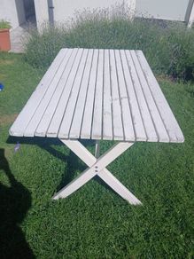 garden table and chairs
