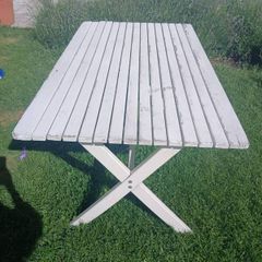 garden table and chairs