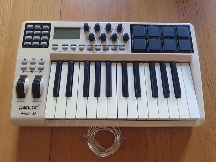 MIDI controller Worlde Panda 25-key