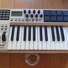 MIDI controller Worlde Panda 25-key