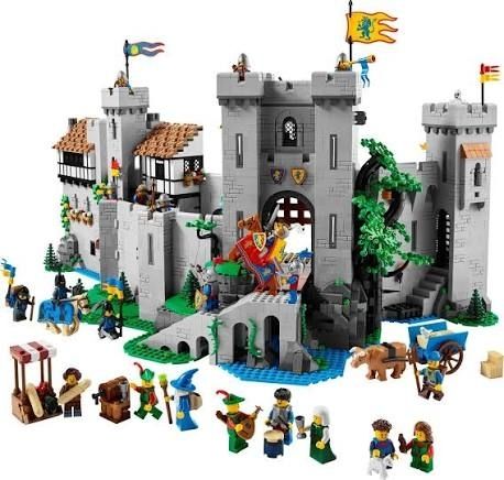 Lego Lion Knights Castle set 10305 Retired