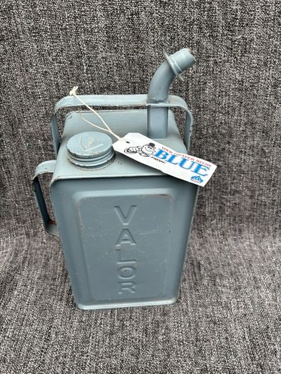 Vintage oil can