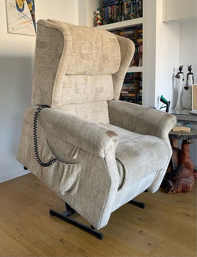 Electric reclining chair