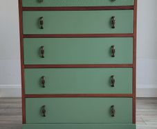 Vintage chest of drawers