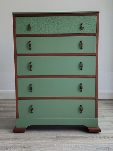 Vintage chest of drawers