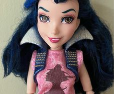 Descendants Doll Evie