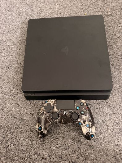 ps4 slim 500GB controller 1 and jailbreak 13.52