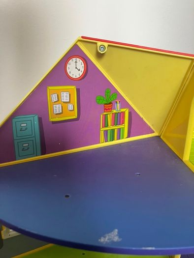 Peppa pig house and book