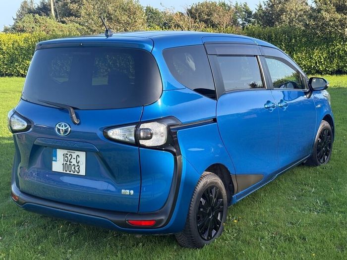 Toyota Sienta 1.5 Hybrid Automatic 7 Seater