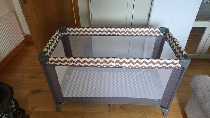 Travel cot