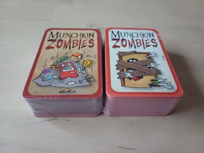Munchkin Zombies Deluxe Board Game (Fantasy Horror Steve Jackson Games 2011)