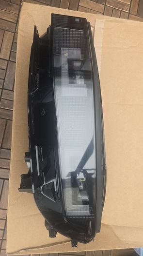 hyundai ioniq 5 left headlight and daylight