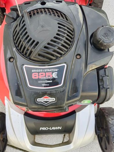Prolawn self drive lawnmower with Briggs and stratton engin 625 series and 21 inch cut steel body in excellent working condition which starts first pull
