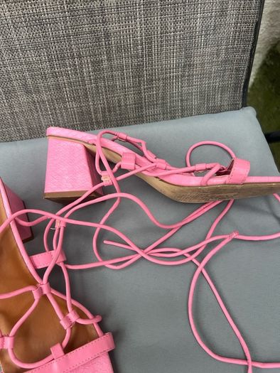 Ladies pink sandals size 4