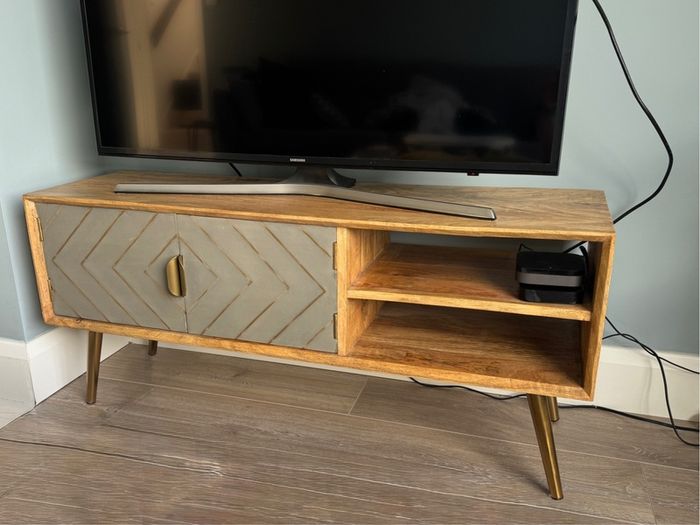 Solid wood tv unit