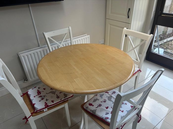 kitchen table & 4 chairs