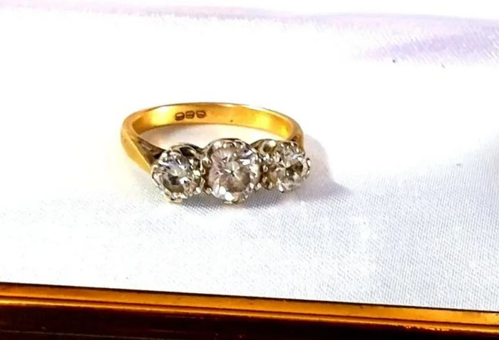 Vintage 24ct Gold Diamond Trilogy Ring