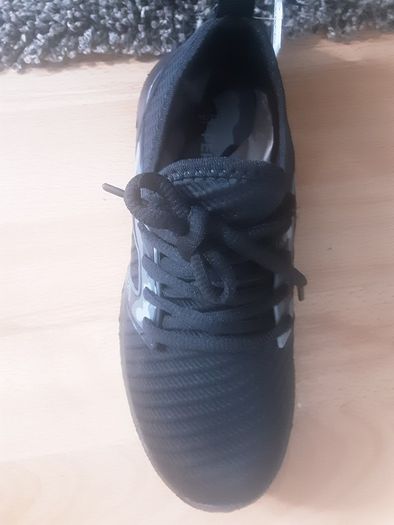 Trainers/Boys Lightweight Trainers  .. Size: 1 UK  ..  33/34 EU .. REDUCED PRICE