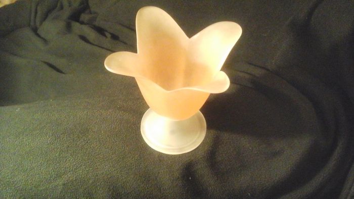 Pink tulip shaped frosted glass vase.