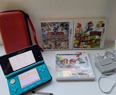 Aqua Blue Nintendo 3DS with games