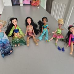 Collection of Disney princess dolls