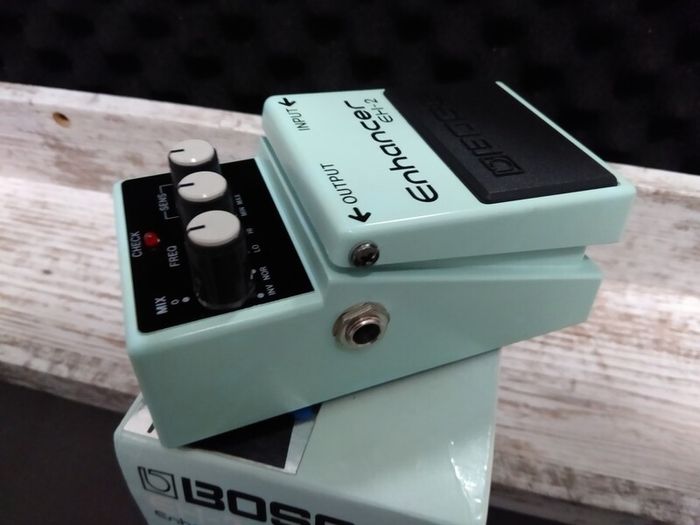 BOSS EH-2 - Vintage Enhancer (MIT).