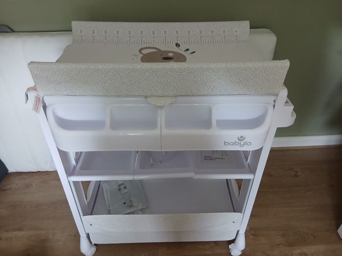 Babylo changing table with built in bath