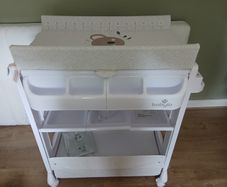 Babylo changing table with built in bath
