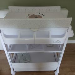 Babylo changing table with built in bath
