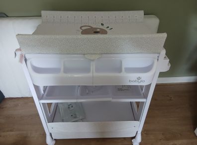 Babylo changing table with built in bath