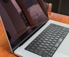 MacBook Pro 16-inch - 64gb - M1 Max with 10-core CPU and 32-core GPU