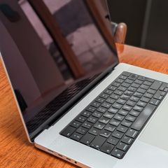 MacBook Pro 16-inch - 64gb - M1 Max with 10-core CPU and 32-core GPU
