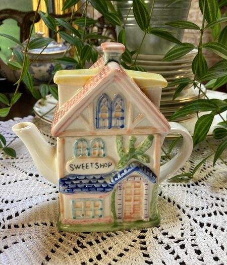 Collectable tea pot
