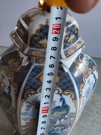 Japanese hand-decorated  Japanese Porcelain Meiji Style Peacocks Vase Urn With Gilt Domed Lid