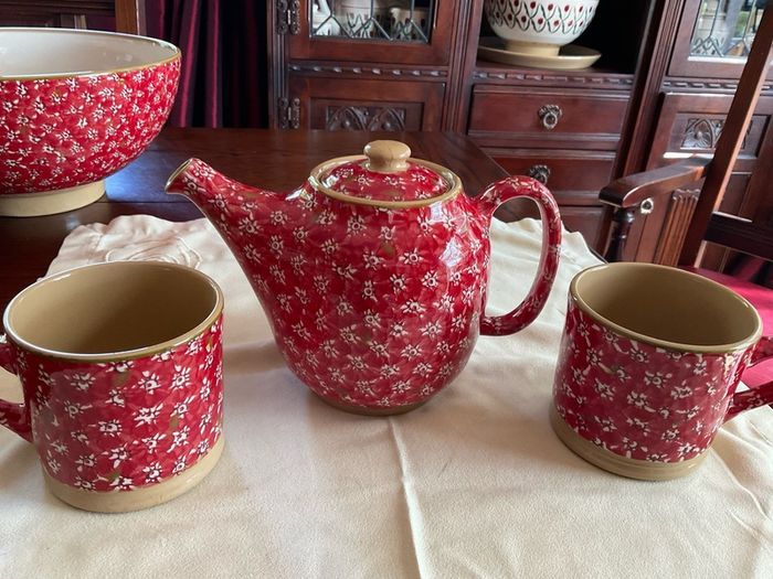 Nicholas Mosse Red lawn first quality tea pot and 2 large mug set