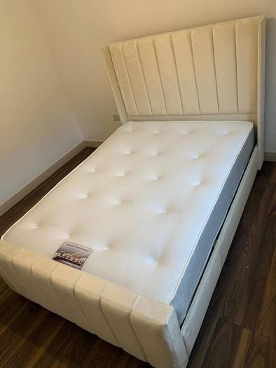 New\ Panel Plush Velvet Upholstered Bed Frame Double & King Size