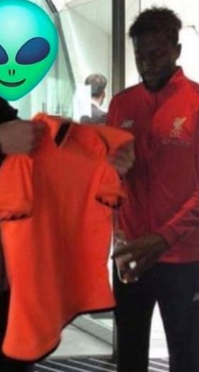 Liverpool Multi Signed With some Pic prof including Mo Salah