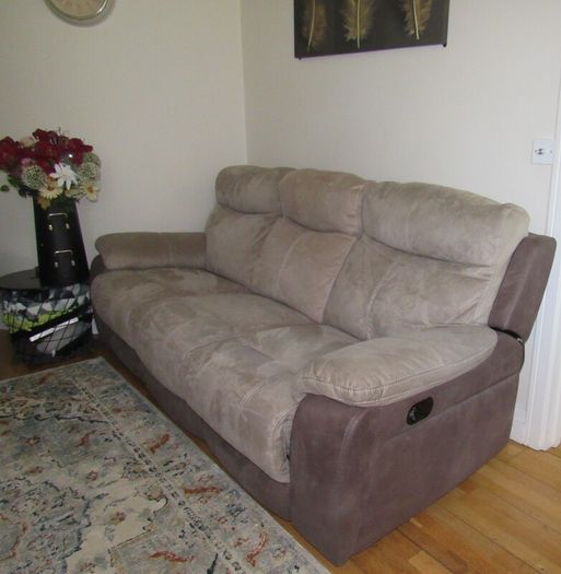 Designer Style 3 Seater Recliner Couch Ultra Comfortable Smoke Free Home