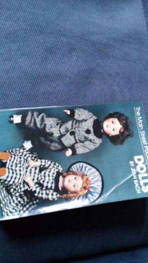 The Main Street Pocket Guide to Dolls by Jean Bach. 1st Edition.