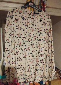 Floral Blouse with ruffle neck size 14