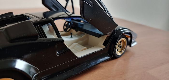 Vintage Majorette Countach 5000 Quattrovalvole 1:24 (4203)