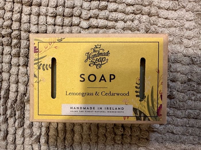 THE HAND MADE SOAP COMPANY - Handmade Soap - Lemongrass and Cedarwood