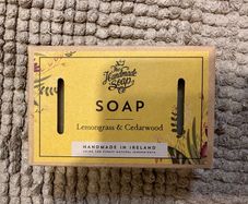 THE HAND MADE SOAP COMPANY - Handmade Soap - Lemongrass and Cedarwood
