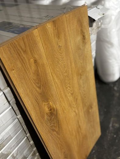 New flooring 8mm laminated ac4 on sale