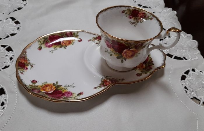 Royal Albert tea cup with plate