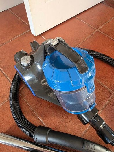 Vacuum cleaner 700W